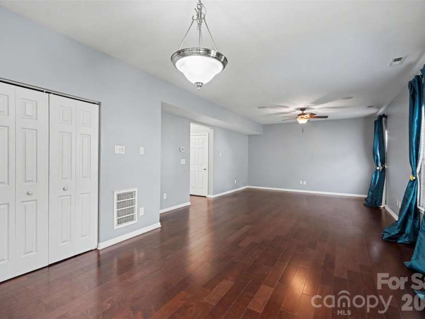 3315 Ashley View Drive, Charlotte, NC 28213.  MLS# CAR4430403, YatesRealty ID 27297. 