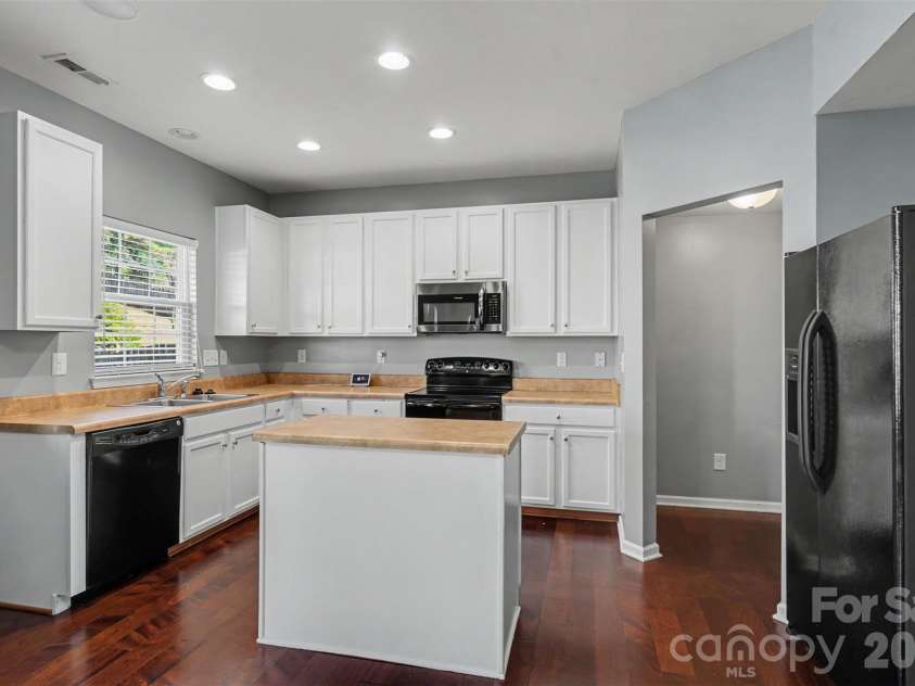 3315 Ashley View Drive, Charlotte, NC 28213.  MLS# CAR4430403, YatesRealty ID 27297. 