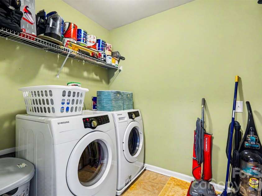 3315 Ashley View Drive, Charlotte, NC 28213.  MLS# CAR4430403, YatesRealty ID 27297. 
