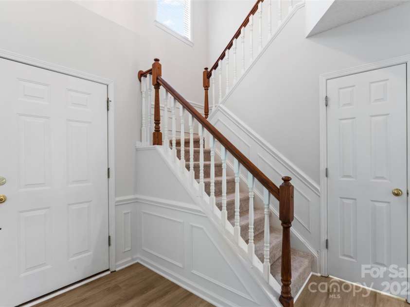 4311 Beauvista Drive, Charlotte, NC 28269.  MLS# CAR4278033, YatesRealty ID 27298. 