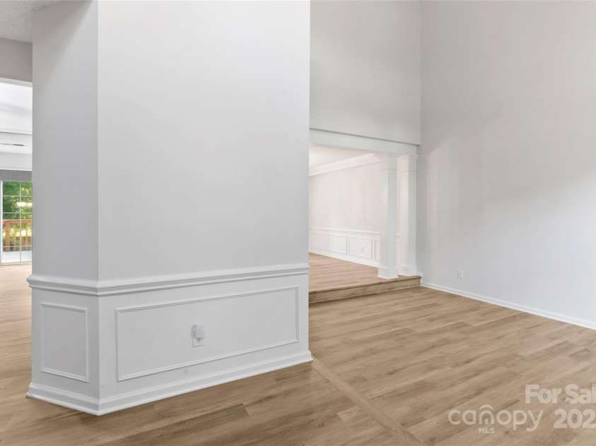 4311 Beauvista Drive, Charlotte, NC 28269.  MLS# CAR4278033, YatesRealty ID 27298. 