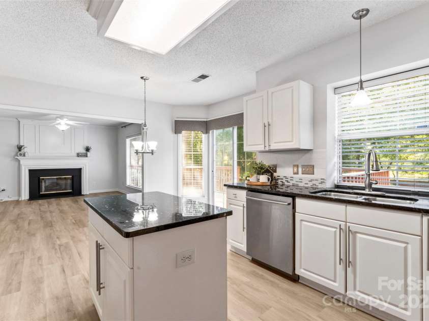 4311 Beauvista Drive, Charlotte, NC 28269.  MLS# CAR4278033, YatesRealty ID 27298. 