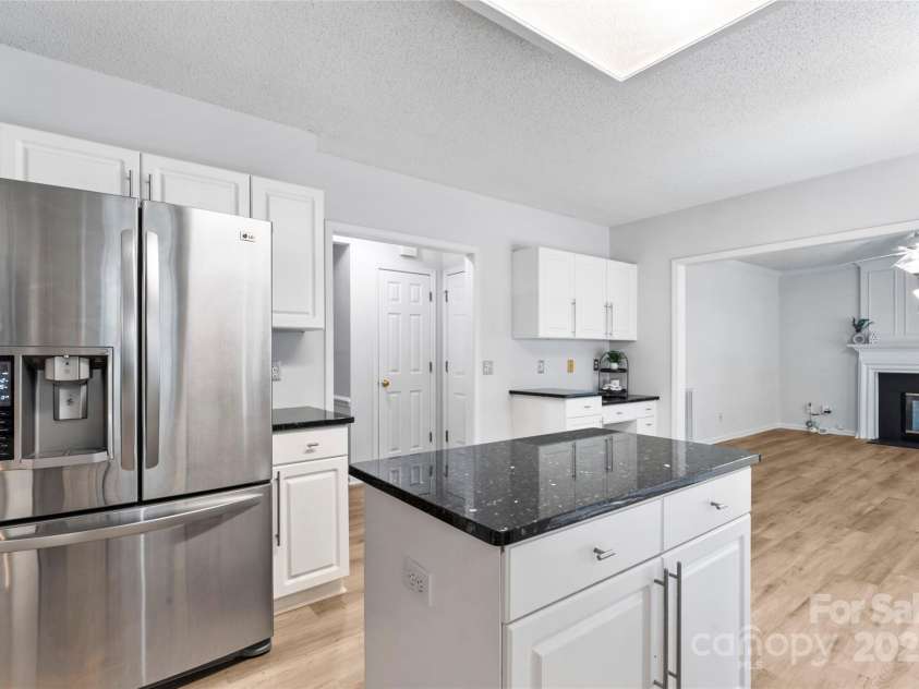 4311 Beauvista Drive, Charlotte, NC 28269.  MLS# CAR4278033, YatesRealty ID 27298. 