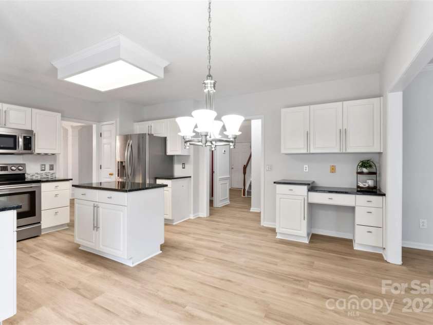 4311 Beauvista Drive, Charlotte, NC 28269.  MLS# CAR4278033, YatesRealty ID 27298. 