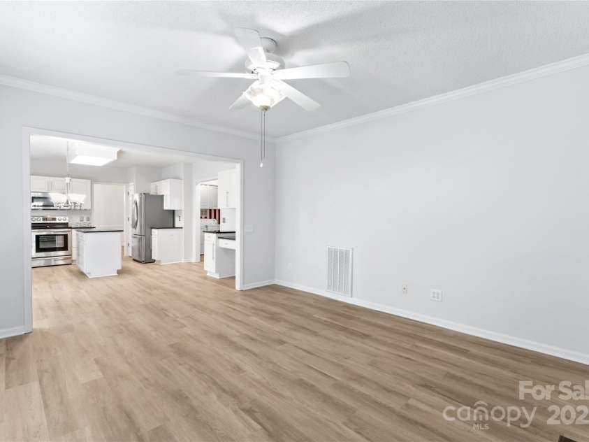 4311 Beauvista Drive, Charlotte, NC 28269.  MLS# CAR4278033, YatesRealty ID 27298. 