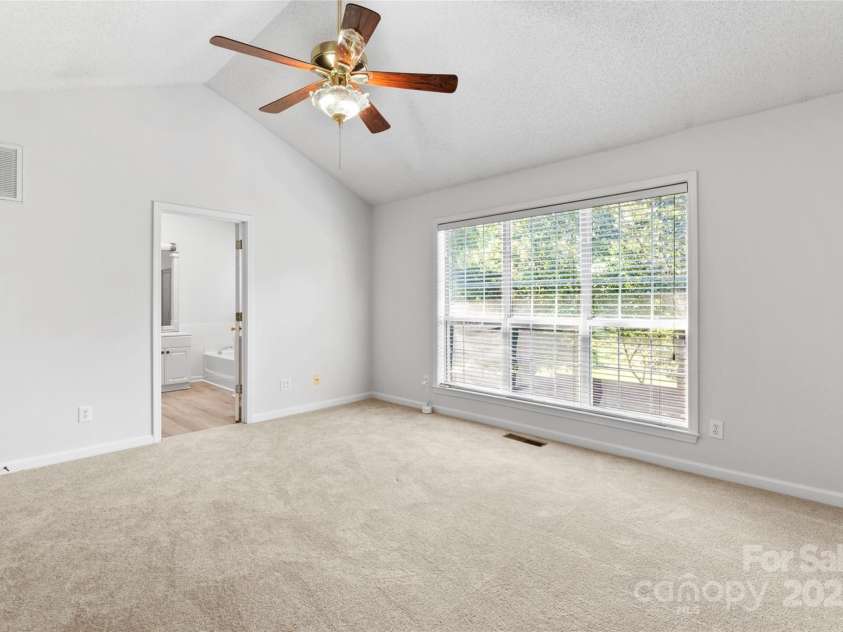 4311 Beauvista Drive, Charlotte, NC 28269.  MLS# CAR4278033, YatesRealty ID 27298. 