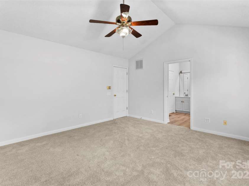 4311 Beauvista Drive, Charlotte, NC 28269.  MLS# CAR4278033, YatesRealty ID 27298. 