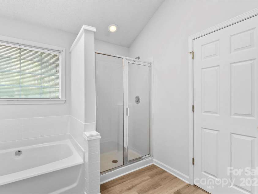 4311 Beauvista Drive, Charlotte, NC 28269.  MLS# CAR4278033, YatesRealty ID 27298. 