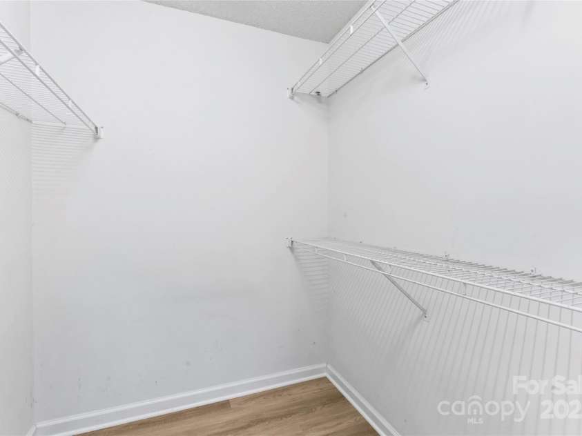 4311 Beauvista Drive, Charlotte, NC 28269.  MLS# CAR4278033, YatesRealty ID 27298. 