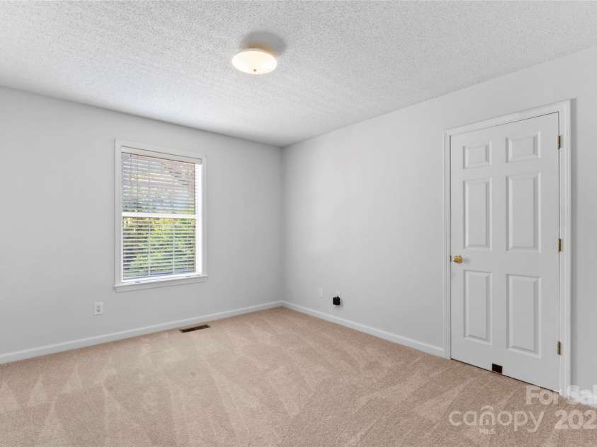 4311 Beauvista Drive, Charlotte, NC 28269.  MLS# CAR4278033, YatesRealty ID 27298. 