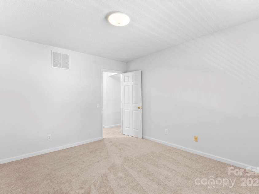 4311 Beauvista Drive, Charlotte, NC 28269.  MLS# CAR4278033, YatesRealty ID 27298. 