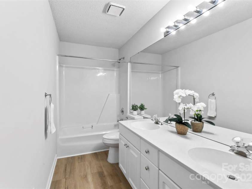 4311 Beauvista Drive, Charlotte, NC 28269.  MLS# CAR4278033, YatesRealty ID 27298. 