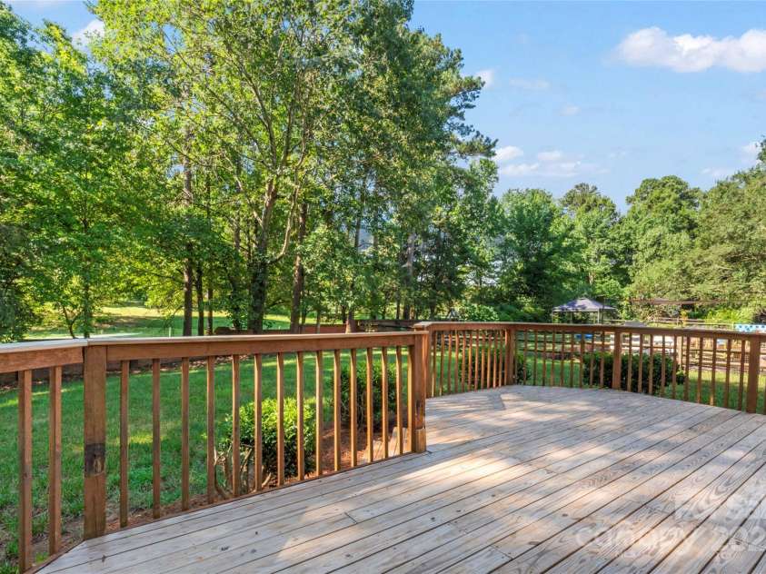 4311 Beauvista Drive, Charlotte, NC 28269.  MLS# CAR4278033, YatesRealty ID 27298. 