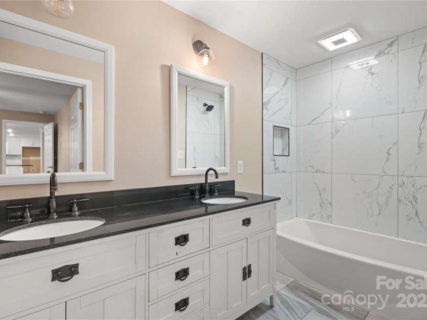 1515 Berkley Street, Lenoir, NC 28645.  MLS# CAR4315042, YatesRealty ID 273. Bathroom 2