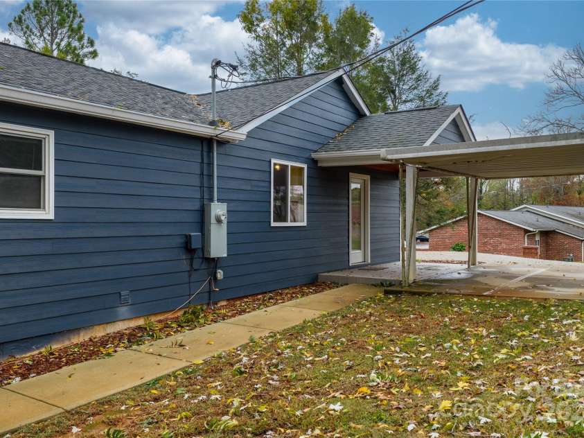 1515 Berkley Street, Lenoir, NC 28645.  MLS# CAR4315042, YatesRealty ID 273. Carport