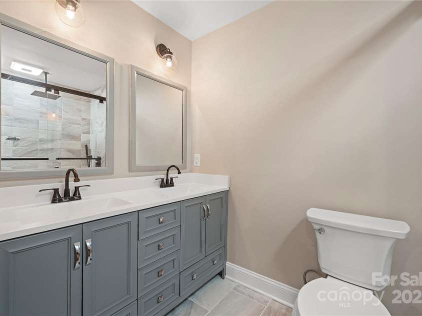 1515 Berkley Street, Lenoir, NC 28645.  MLS# CAR4315042, YatesRealty ID 273. Primary Bath