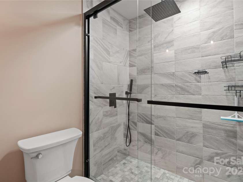 1515 Berkley Street, Lenoir, NC 28645.  MLS# CAR4315042, YatesRealty ID 273. Primary Bath