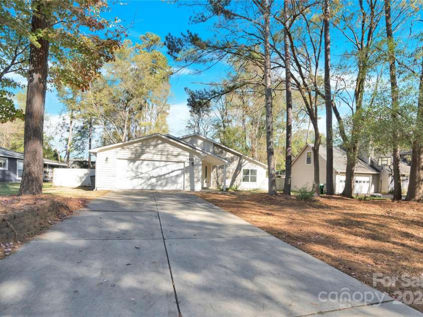 6920 Stillmeadow Drive, Charlotte, NC 28277.  MLS# CAR4201050, YatesRealty ID 273. 