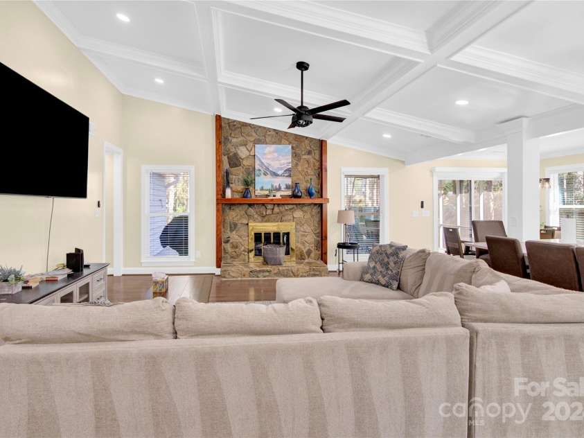 6920 Stillmeadow Drive, Charlotte, NC 28277.  MLS# CAR4201050, YatesRealty ID 273. 