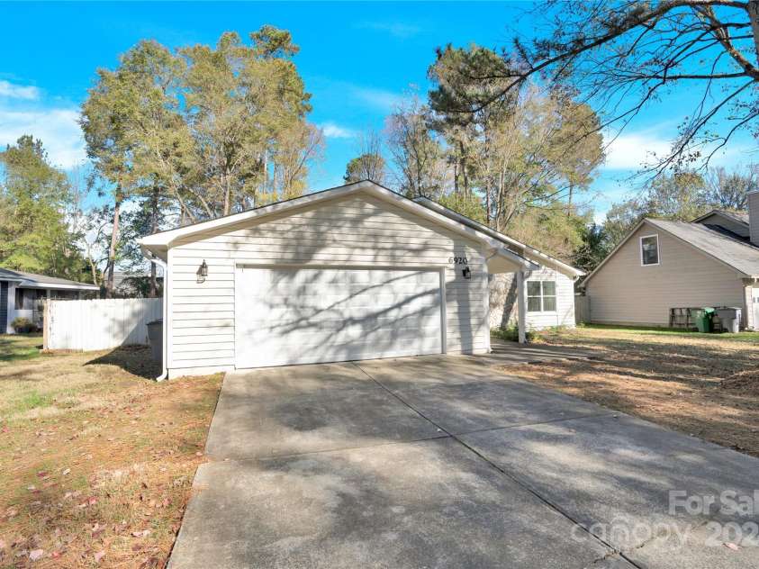 6920 Stillmeadow Drive, Charlotte, NC 28277.  MLS# CAR4201050, YatesRealty ID 273. 