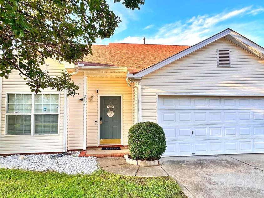 2434 Summer Meadow Court, Charlotte, NC 28216.  MLS# CAR4315356, YatesRealty ID 2730. 