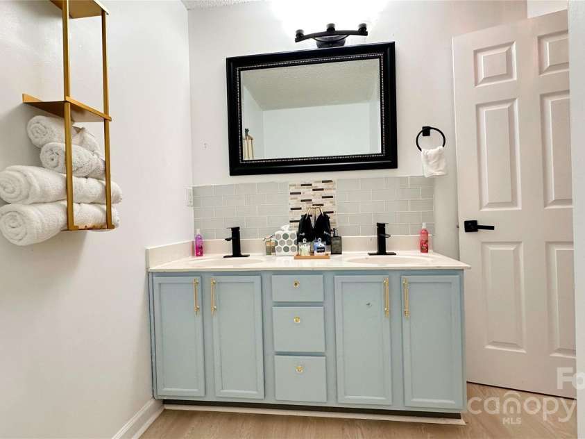 2434 Summer Meadow Court, Charlotte, NC 28216.  MLS# CAR4315356, YatesRealty ID 2730. 