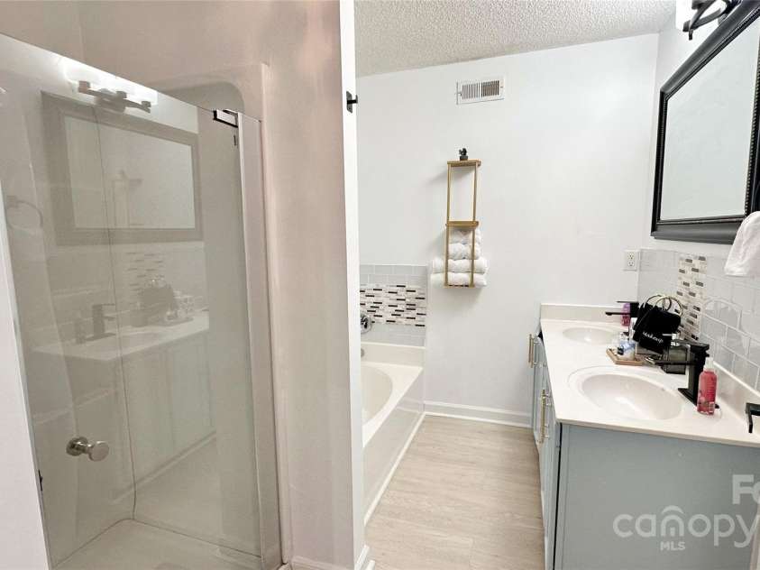 2434 Summer Meadow Court, Charlotte, NC 28216.  MLS# CAR4315356, YatesRealty ID 2730. 