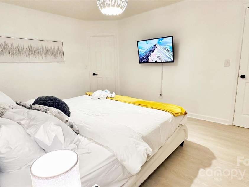 2434 Summer Meadow Court, Charlotte, NC 28216.  MLS# CAR4315356, YatesRealty ID 2730. 