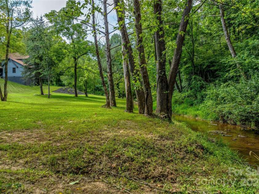 48 Merrell Road, Leicester, NC 28748.  MLS# CAR4172323, YatesRealty ID 2730. 