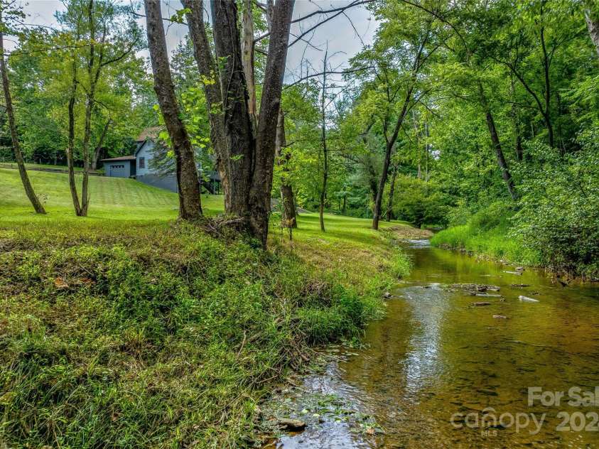 48 Merrell Road, Leicester, NC 28748.  MLS# CAR4172323, YatesRealty ID 2730. 