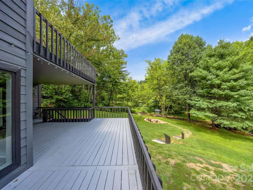 48 Merrell Road, Leicester, NC 28748.  MLS# CAR4172323, YatesRealty ID 2730. 