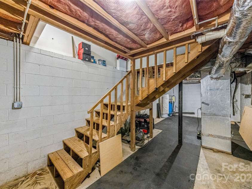 48 Merrell Road, Leicester, NC 28748.  MLS# CAR4172323, YatesRealty ID 2730. 