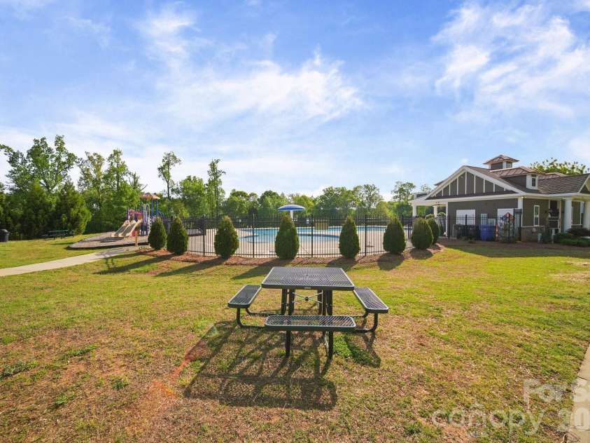 148 Byers Commons Drive, Mooresville, NC 28117.  MLS# CAR4368080, YatesRealty ID 27301. Picnic area