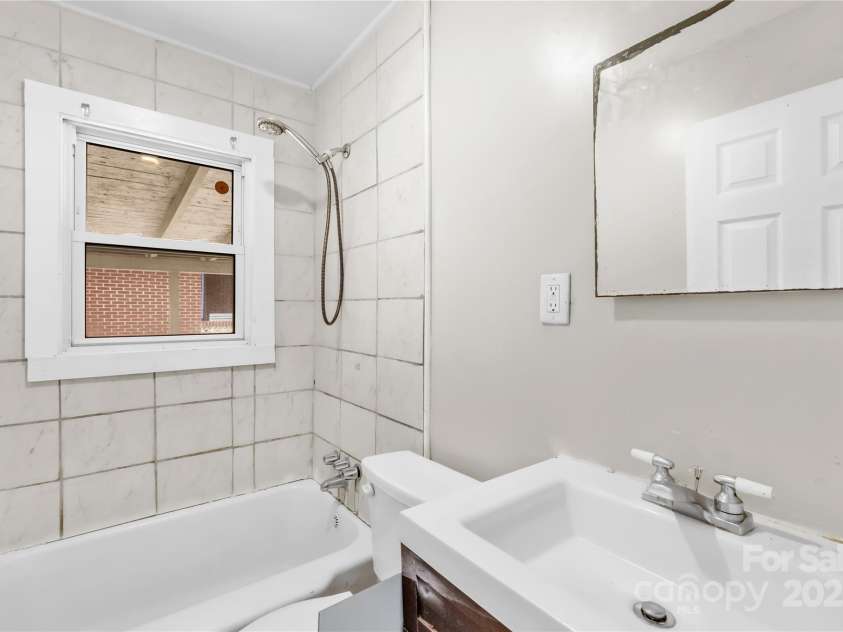 716 Wilson Road, Salisbury, NC 28144.  MLS# CAR4278566, YatesRealty ID 27301. Second Full Bathroom