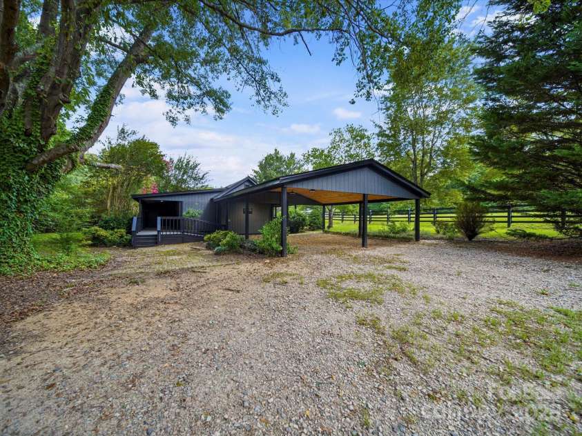 6302 Richburg Road, Great Falls, SC 29055.  MLS# CAR4283283, YatesRealty ID 27302. 