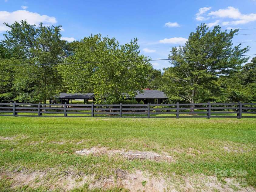 6302 Richburg Road, Great Falls, SC 29055.  MLS# CAR4283283, YatesRealty ID 27302. 