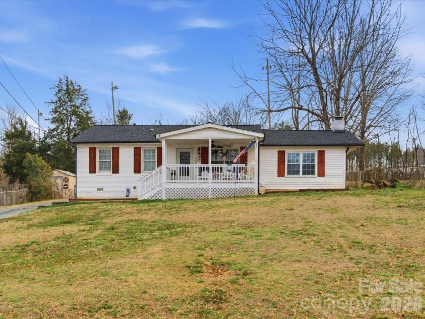 3601 Chapelwood Drive, Gastonia, NC 28052.  MLS# CAR4349300, YatesRealty ID 27303. 