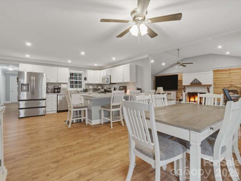 3601 Chapelwood Drive, Gastonia, NC 28052.  MLS# CAR4349300, YatesRealty ID 27303. 