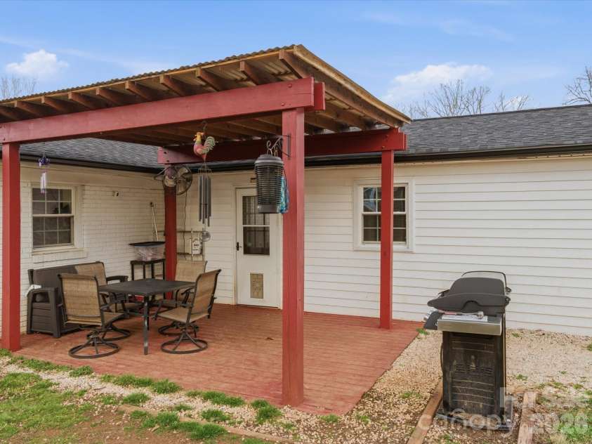 3601 Chapelwood Drive, Gastonia, NC 28052.  MLS# CAR4349300, YatesRealty ID 27303. 