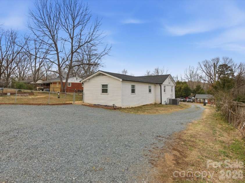 3601 Chapelwood Drive, Gastonia, NC 28052.  MLS# CAR4349300, YatesRealty ID 27303. 