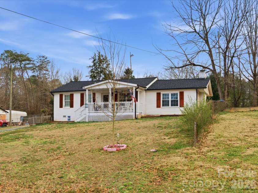 3601 Chapelwood Drive, Gastonia, NC 28052.  MLS# CAR4349300, YatesRealty ID 27303. 