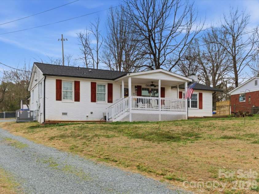 3601 Chapelwood Drive, Gastonia, NC 28052.  MLS# CAR4349300, YatesRealty ID 27303. 