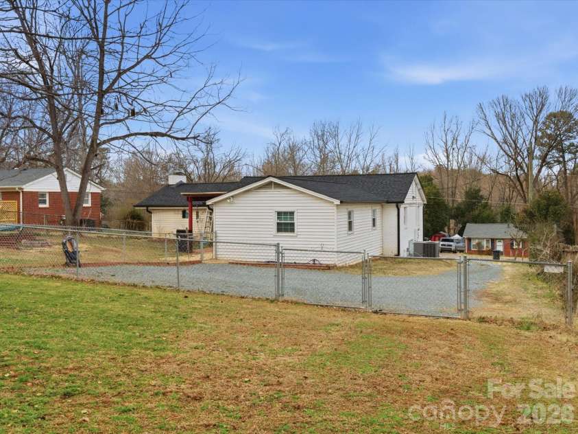 3601 Chapelwood Drive, Gastonia, NC 28052.  MLS# CAR4349300, YatesRealty ID 27303. 