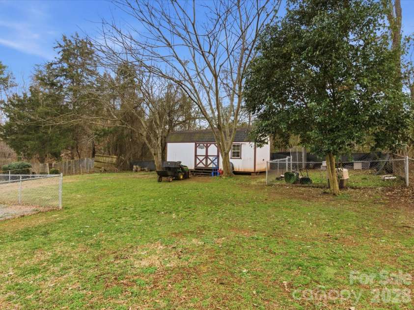 3601 Chapelwood Drive, Gastonia, NC 28052.  MLS# CAR4349300, YatesRealty ID 27303. 