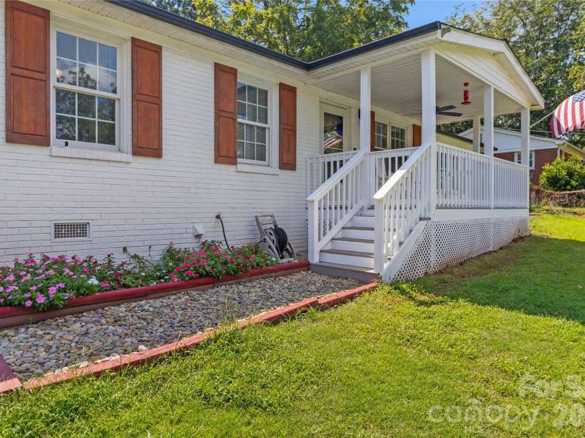 3601 Chapelwood Drive, Gastonia, NC 28052.  MLS# CAR4422096, YatesRealty ID 27303. 