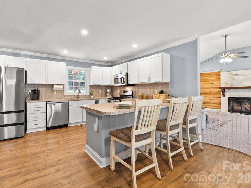 3601 Chapelwood Drive, Gastonia, NC 28052.  MLS# CAR4422096, YatesRealty ID 27303. 