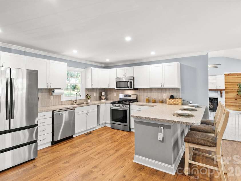 3601 Chapelwood Drive, Gastonia, NC 28052.  MLS# CAR4422096, YatesRealty ID 27303. 