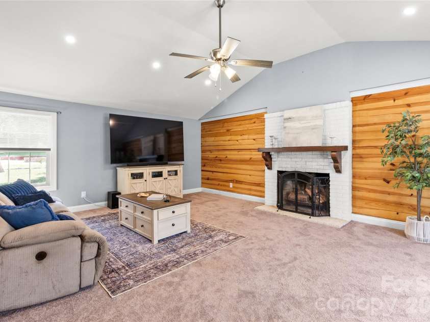 3601 Chapelwood Drive, Gastonia, NC 28052.  MLS# CAR4422096, YatesRealty ID 27303. 