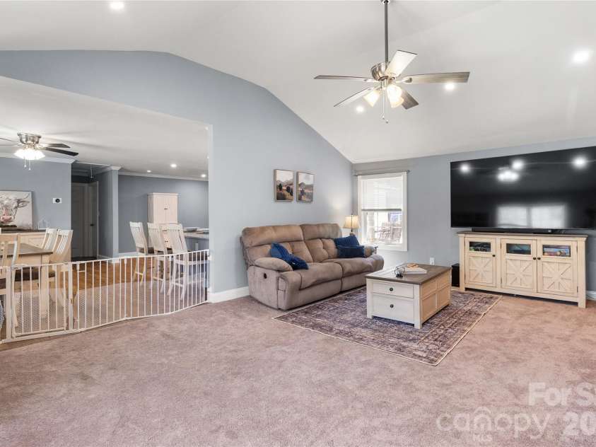 3601 Chapelwood Drive, Gastonia, NC 28052.  MLS# CAR4422096, YatesRealty ID 27303. 