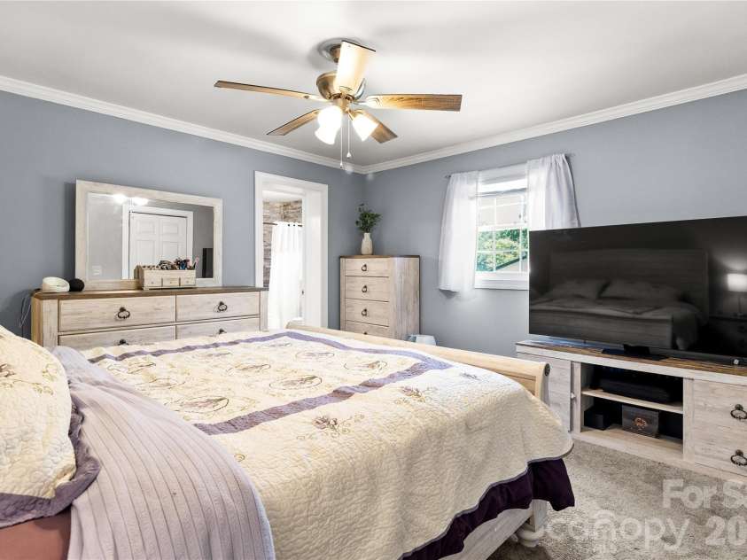 3601 Chapelwood Drive, Gastonia, NC 28052.  MLS# CAR4422096, YatesRealty ID 27303. 
